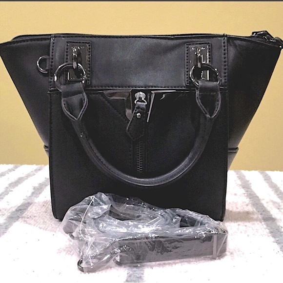 Danielle Nicole Handbags - NWOT, Danielle Nicole Alexa Baby cross body